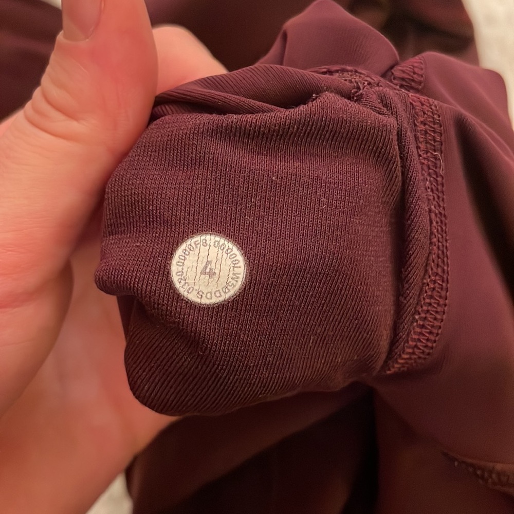 Plum size 4 Lululemon leggings - Picture 4 of 5